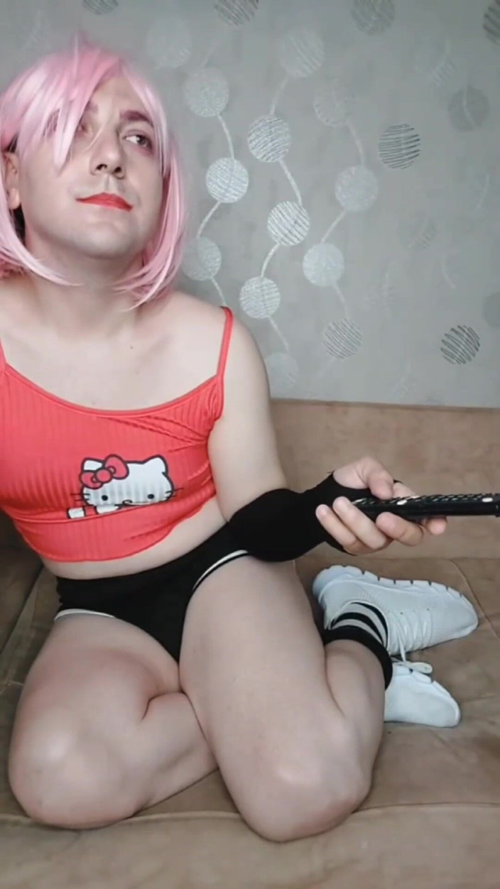 Kitty_Cross: Sissy Cowgirl Comel Dengan Kaki Lancap – Pantat Besar
