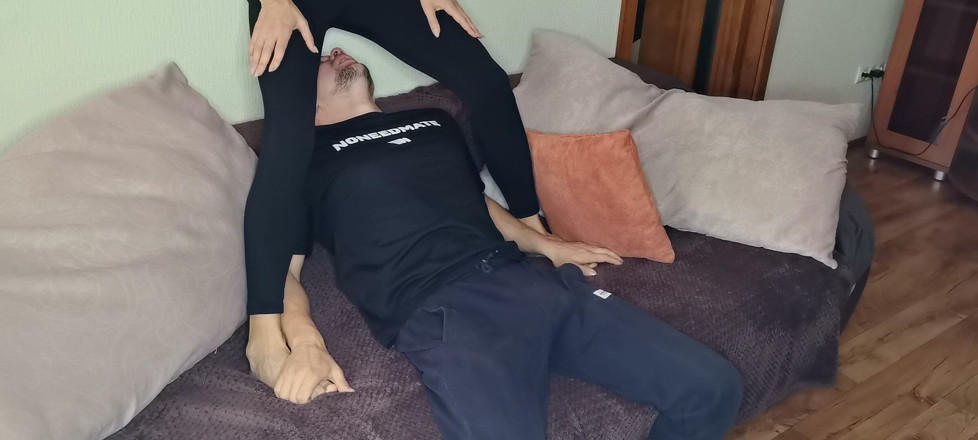 Milalika: I Sat on His Face in Leggings.