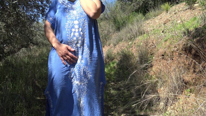 Souzan Halabi: 土耳其素人人妻展示她的菊花给继子自慰