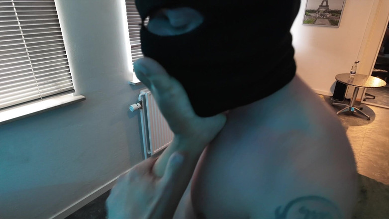 Domina Dark: Ze neemt een grote lading sperma