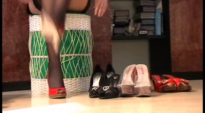 Foot Girls: ทาสของเธอรักรองเท้าส้นสูง