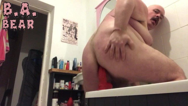 B A Bear: Fat Stepdad Dildos His Big Arse and Hole
