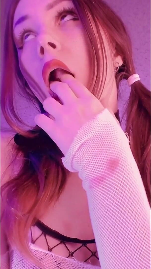 Kelrmia: Licking Fingers