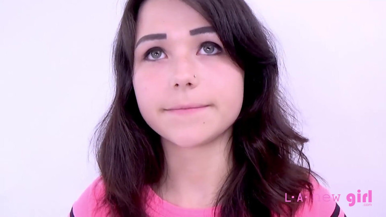 L.A. New Girl: Amateur kleines teen lutscht und fickt großen schwanz beim fotoshooting...