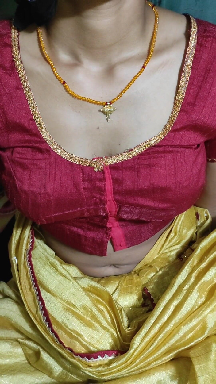 Gini272: Bhabhi in gelber sari Hindi spricht betrügen mit ehemann und...