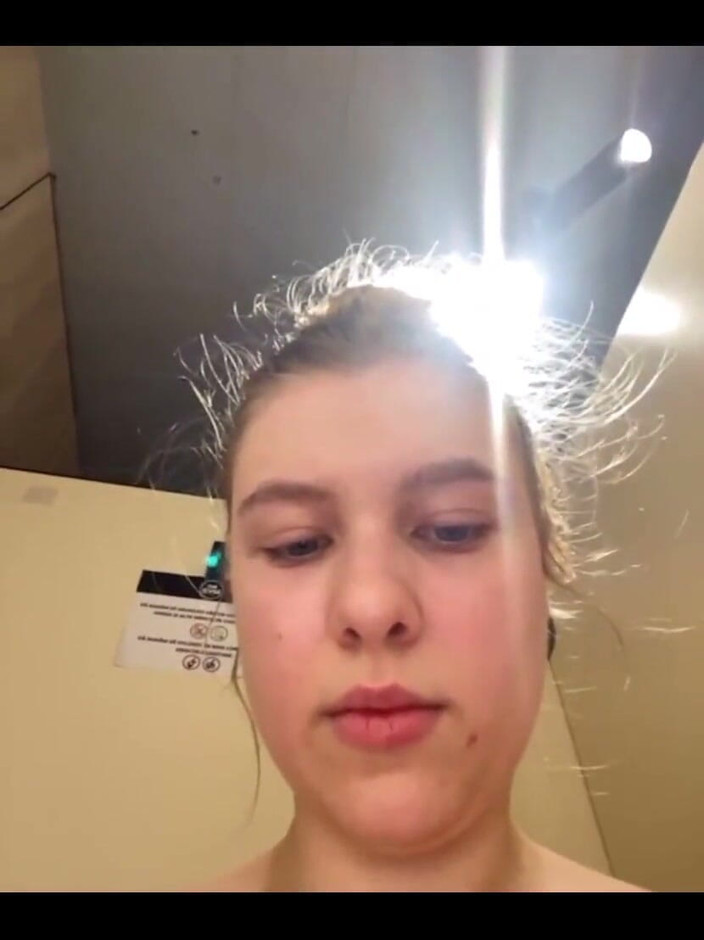 JuiceLussie: Ekstremalna publiczna masturbuje się. Wtyczka analna. Głęboko w. Wytrysk w...