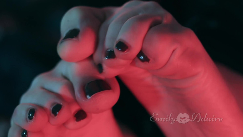 Emily Adaire: จูบเท้าฉันสิ ชาวนา! Emily Adaire TS