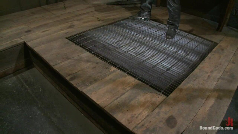 KINK men: Derrek Gets Used.