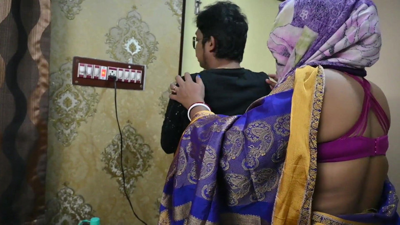 Indian porno creator: Sexy Indian Bhabhi Invites Her Lover for Sex While Husband