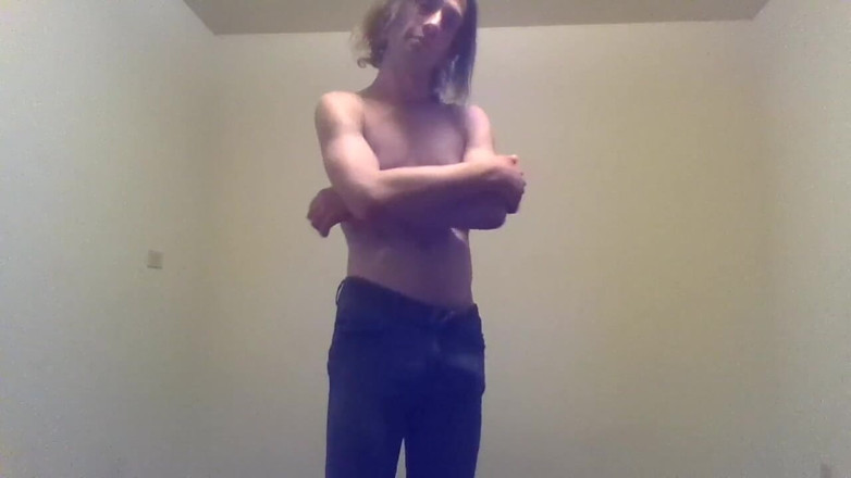 LilTaste: Transgirl, seins nus en jean uniquement, excitée | Auto-photographie posant
