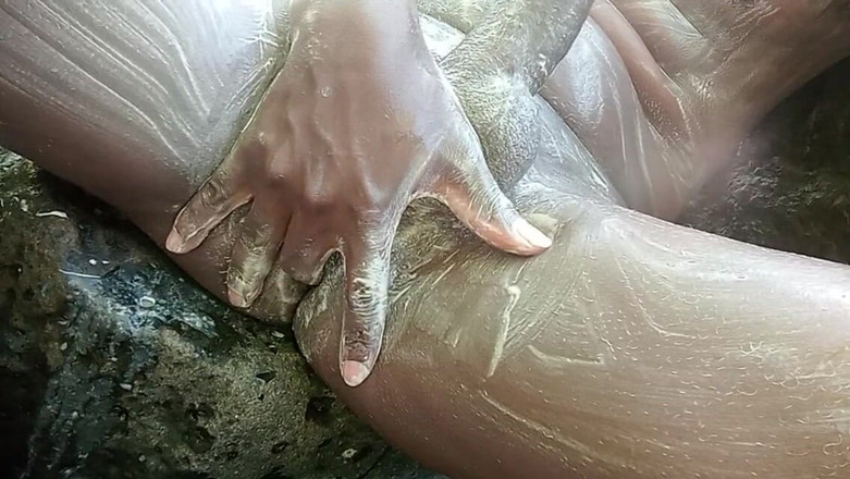 Sexyjayla254: अकेले हस्तमैथुन और बाहर काला लंड निकालना