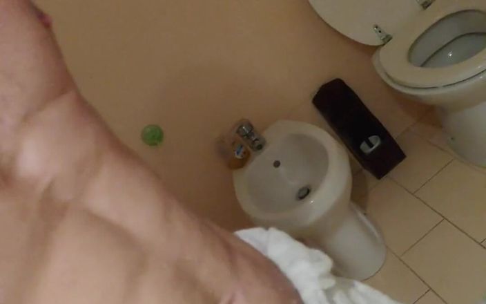 Boy jerking off: 男孩撸管