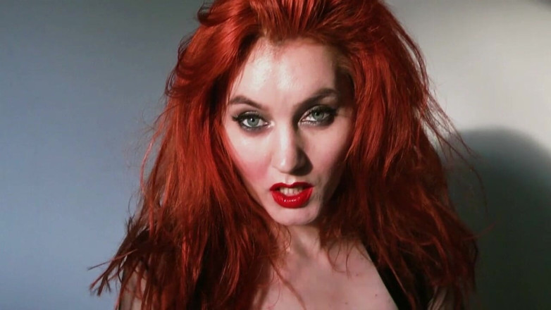 Goddess Celine: Morsi d'amore dalla bellezza rossa