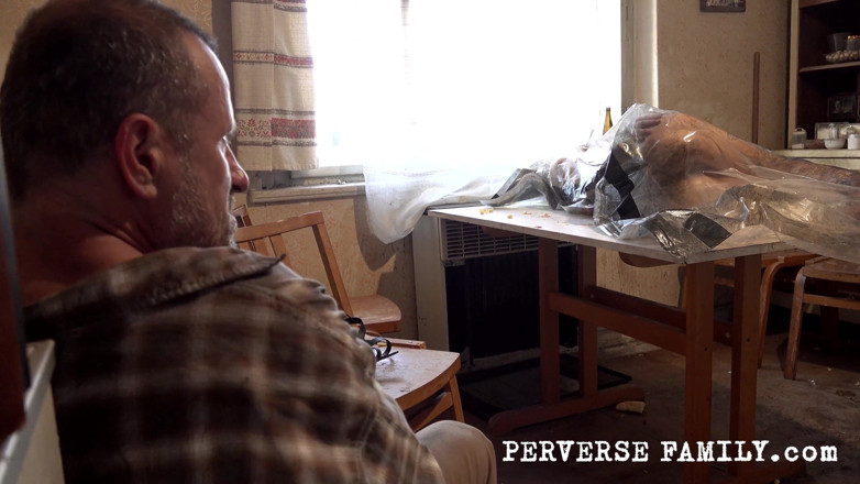 Perverse Family: Sapık aile 21.2 (sezon 2) vakumlu yatak izolasyonu