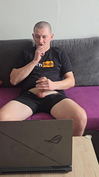 Yeni favori kıyafetimle porno izlemek beni çok azdırdı
