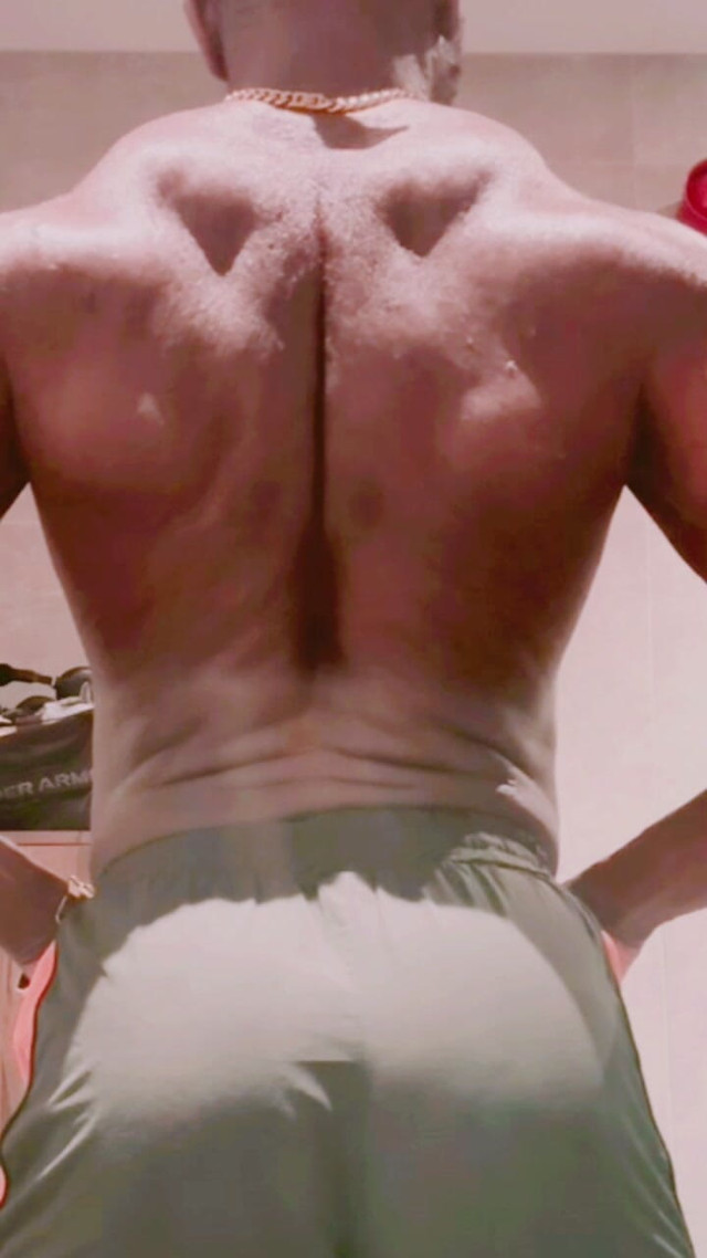 Black Muscle Upper Body Post Workout Pumped Flex Show (Black mature kinky muscle)
