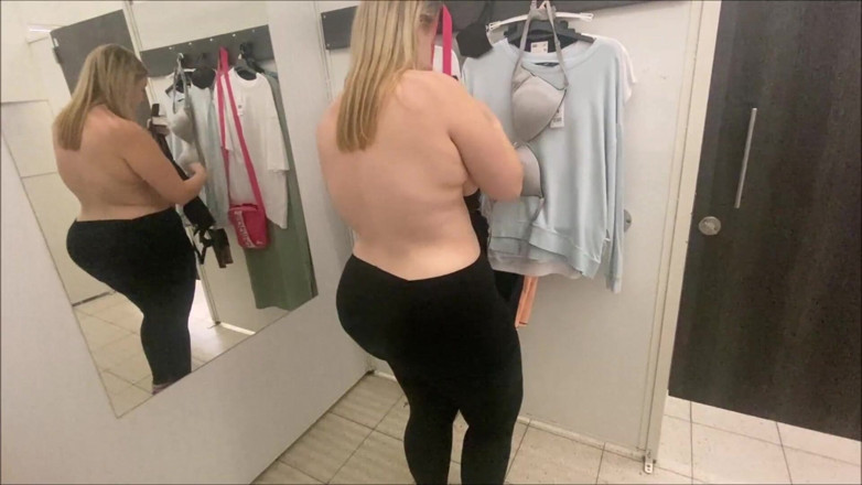 Bootyass Girl: Thổi kèn nhanh trong phòng cloakroom Tesco