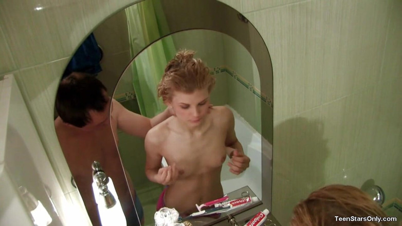 Teen Mega World: Katie ve Sikee 3