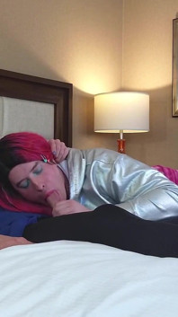 Muito bonita crossdresser fodendo e chupando ruiva Tgirl Raw - compilação 9