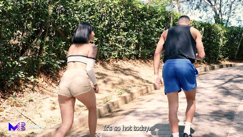 Maxxx Betancur: Verlorenes mädchen im wald bittet mich, sie nach hause zu...