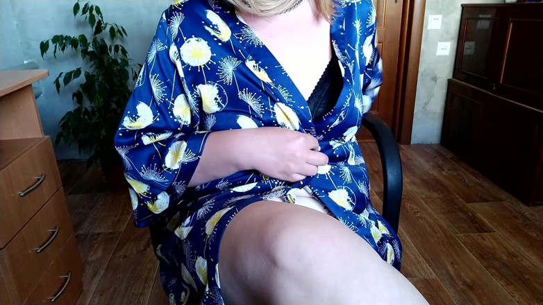 Elena: Caliente barriga grande milf afeita su peludo coño