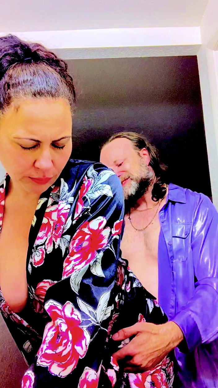 Satin Fetish King: Brilhante cena de foda glamour no hotel de cetim