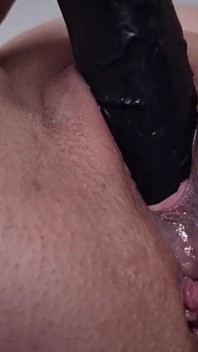 Une MILF Amateur Remplit Les Deux Trous Jusqu’à L’orgasme