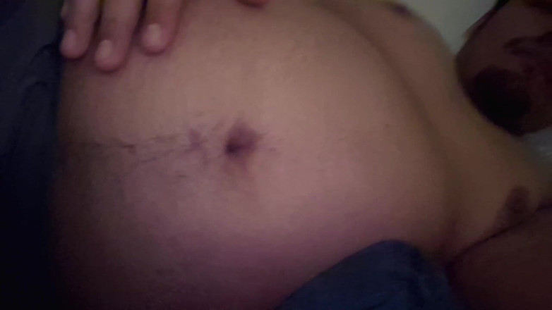 NakyJoss: Perut semok ini lagi asik dientot habis-habisan sampai matanya menganga...