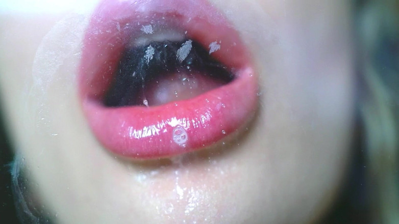 Rarible Diamond: Обнаженный сочный поцелуй