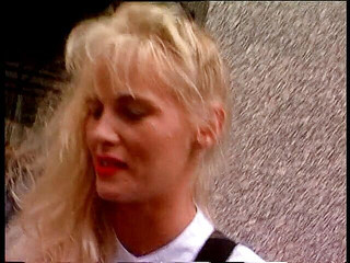 Lucky Cooch: Roztomilá blondýnka před kamerou