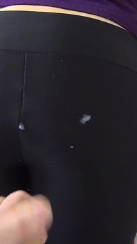 Pantalonii au nevoie de curățare uscată!