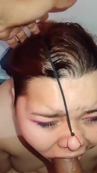 La troia maialina ingoia segretamente un cazzo a casa di sua sorella