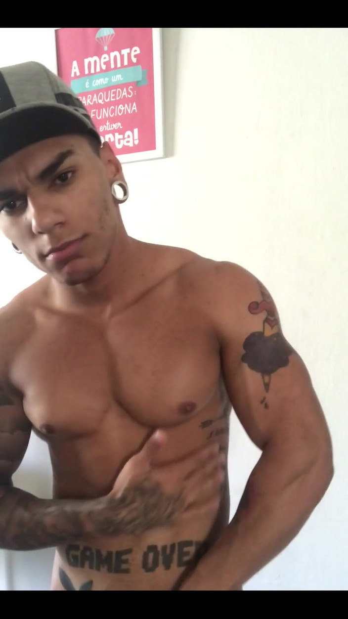 Exxtevao: Gay sobre Musculs