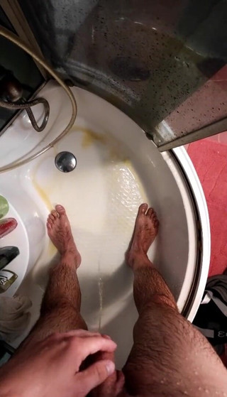 HornyCroDick: Pissing while masturbating