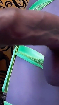 Большой член с огромным дилдо