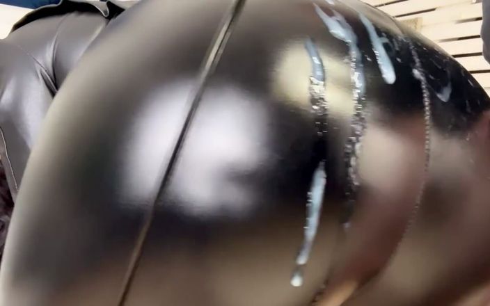 LadyAyse5: Heißes sexvideo in leahter leggins, send tipp, nachdem ich dich...