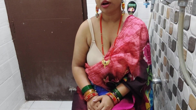 Desi Pari Bhabhi: Nauczycielka uwiodła swojego ucznia za seks w prywatnej toalecie