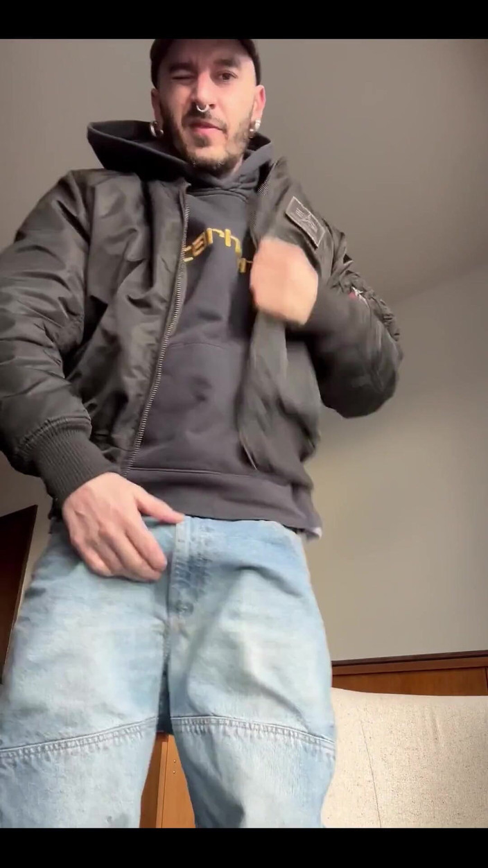 Stallion papi: 在我的酒店房间看我撸撸