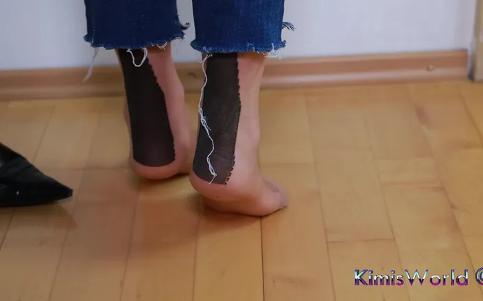 KimisWorld: Classic Elegance - Black Pumps &amp; Sheer Nylon Tease