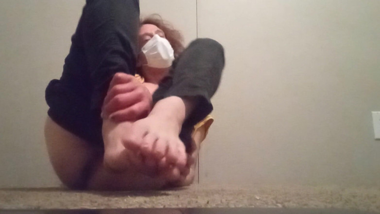 LilTaste: Facemask Fetish Fanclub Video of the Month (ffvotm); April 2023