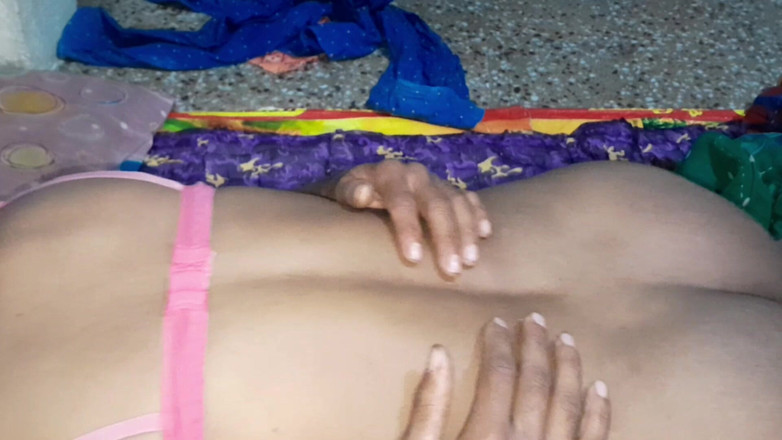 xxxking: 夫は私を抱き上げ、膝の上に座らせてペニスを私の膣に挿入しました。