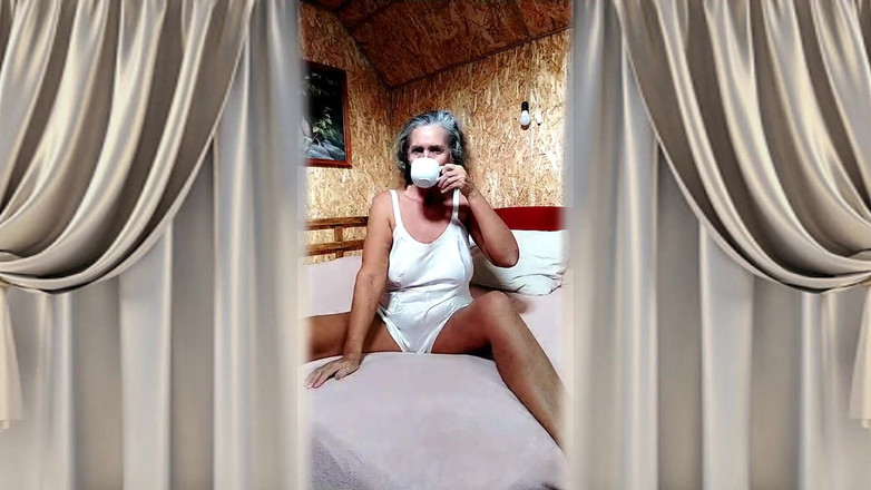 Lukerya: 热辣的家庭主妇lukerya在线聊天