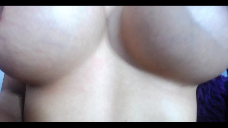 Anakaliyah: Quasi per avere del martedì titty