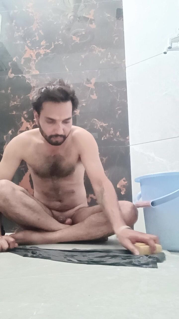 Rajasthani-old-lover: Pria India di kamar mandi