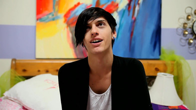 Lollipop Twinks: Twink pratar efter en fotografering