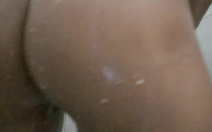 Strawberry: 20 January Solo Shower