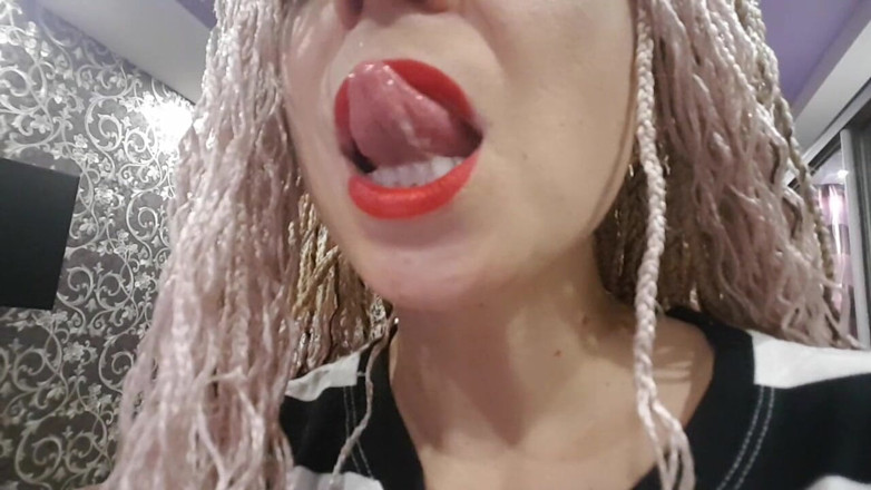 LarisaCum: Tengok ekor kuncir baru saya dan gincut merah seksi saya