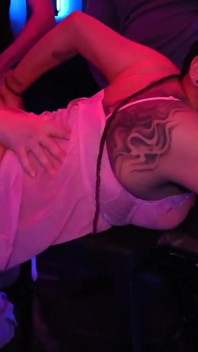 โดนรุมเย็ดงาช้างสาวผิวดํา ตอน 1