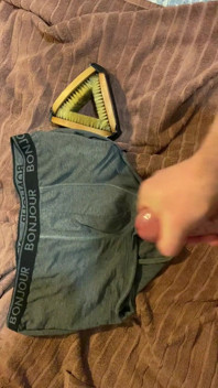射在内衣上