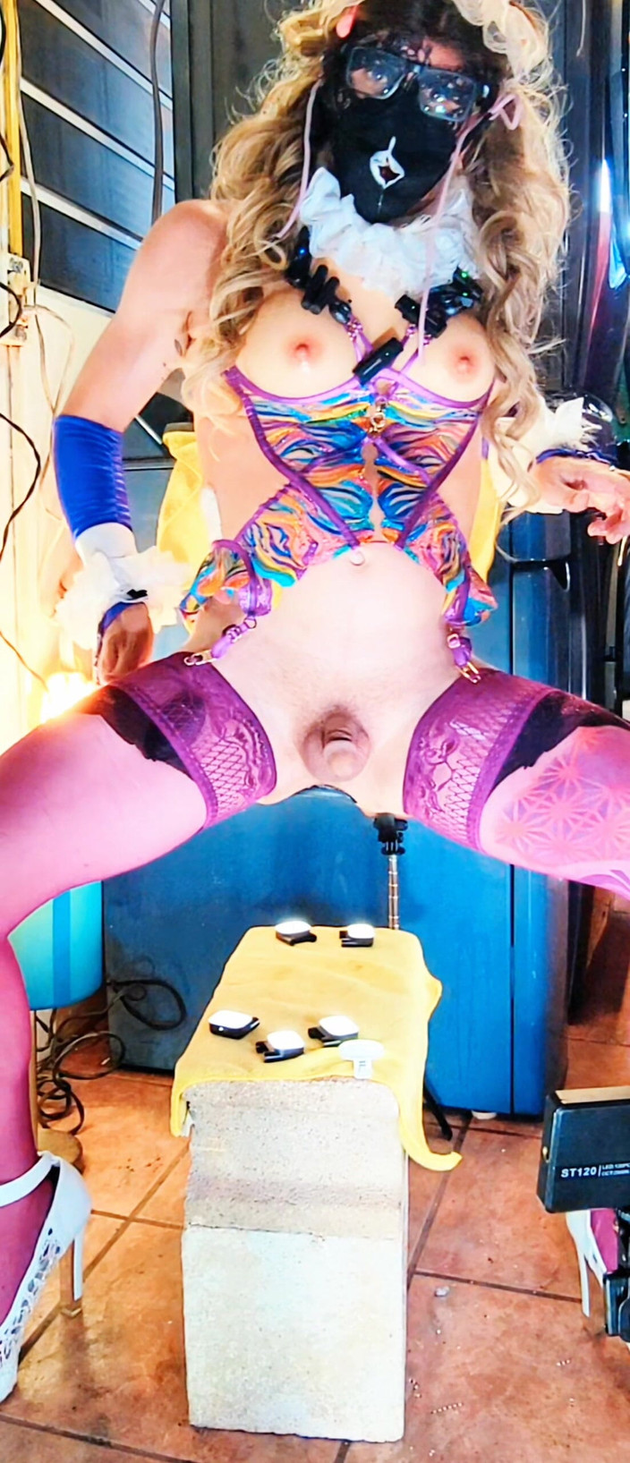 Benito414: Posso saltare così sul tuo cazzo senza sosta fino alla...